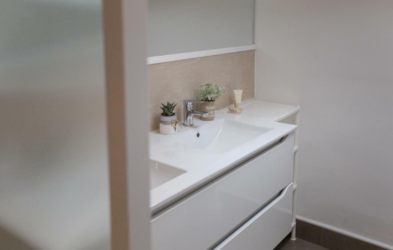 Relaxing Whole Top Floor Apartment By The Sea 자보리치 외부 사진