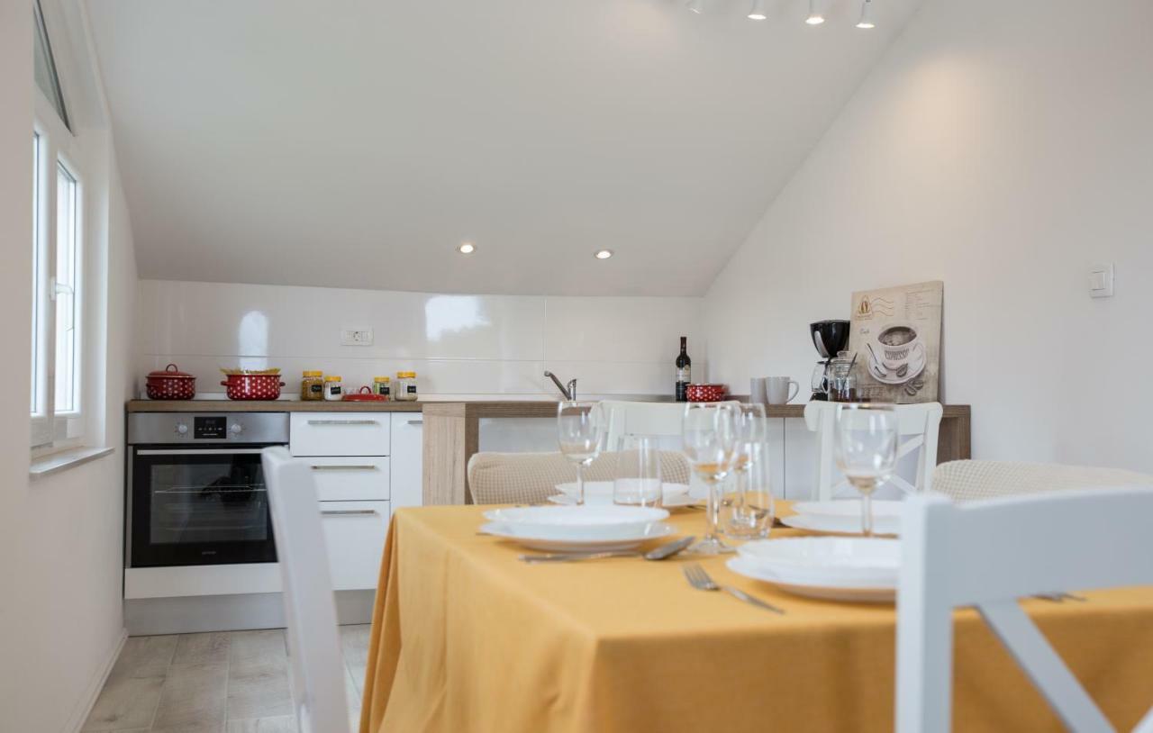 Relaxing Whole Top Floor Apartment By The Sea 자보리치 외부 사진
