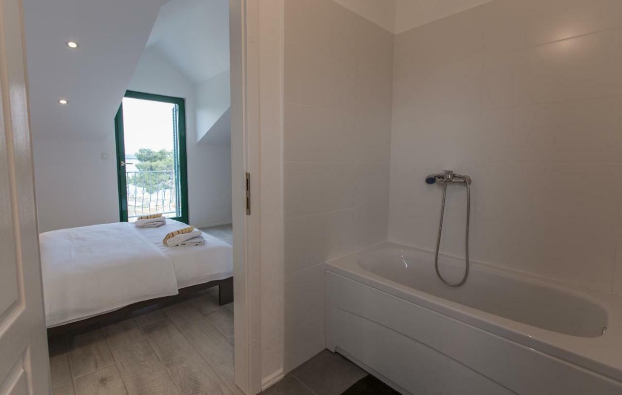 Relaxing Whole Top Floor Apartment By The Sea 자보리치 외부 사진