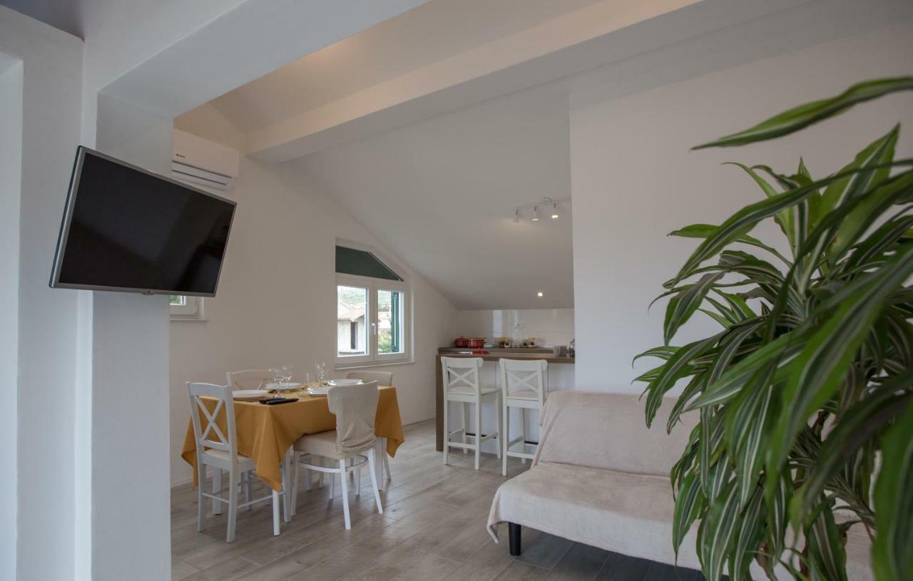 Relaxing Whole Top Floor Apartment By The Sea 자보리치 외부 사진