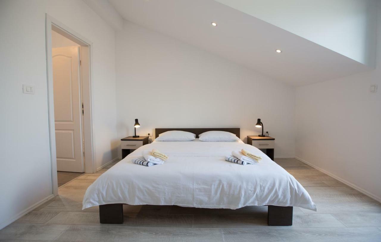 Relaxing Whole Top Floor Apartment By The Sea 자보리치 외부 사진