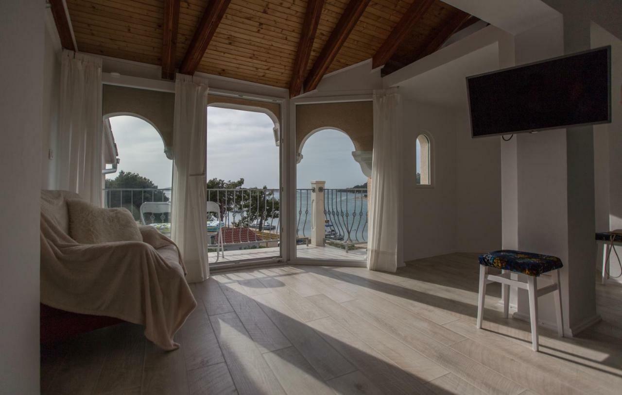 Relaxing Whole Top Floor Apartment By The Sea 자보리치 외부 사진